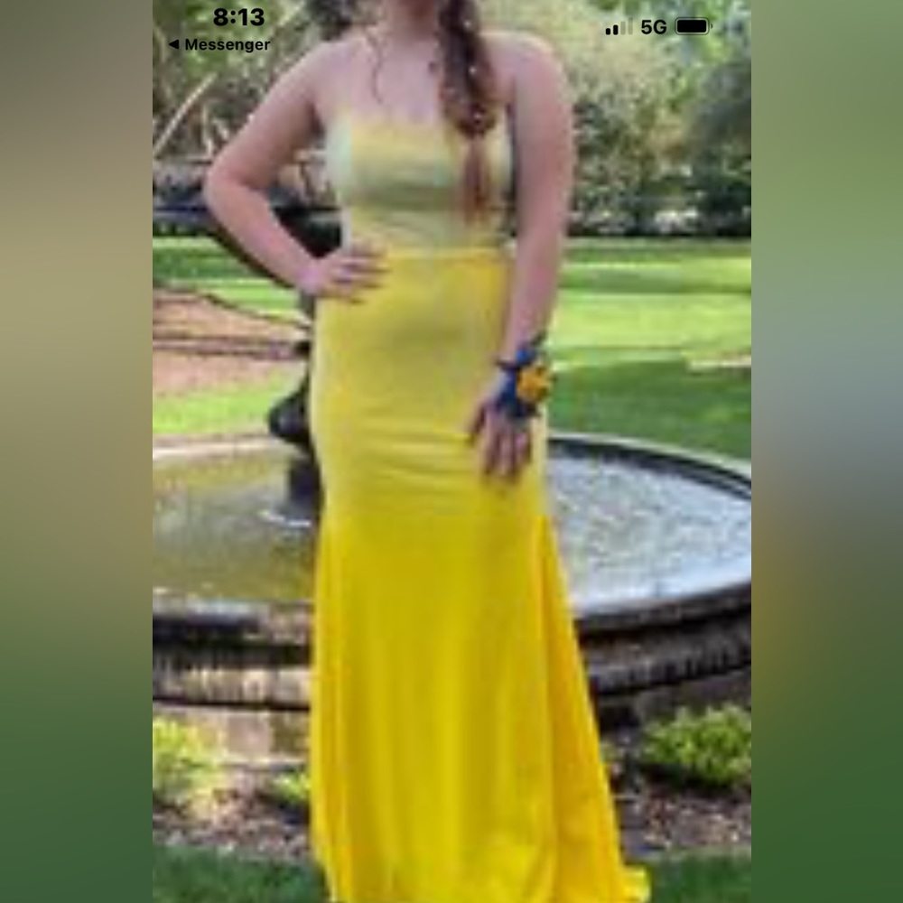 Beautiful yellow prom dress.